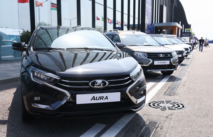 Путин дал старт серийному производству бизнес-седана Lada Aura в Тольятти